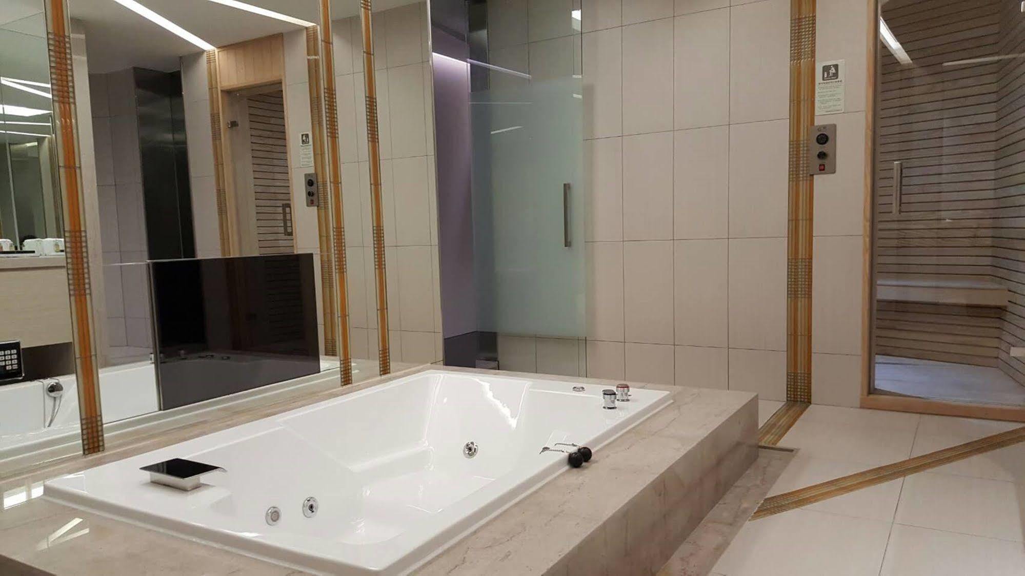 All-Ur Boutique Motel - Xin-Jhung Branch New Taipei City Екстериор снимка